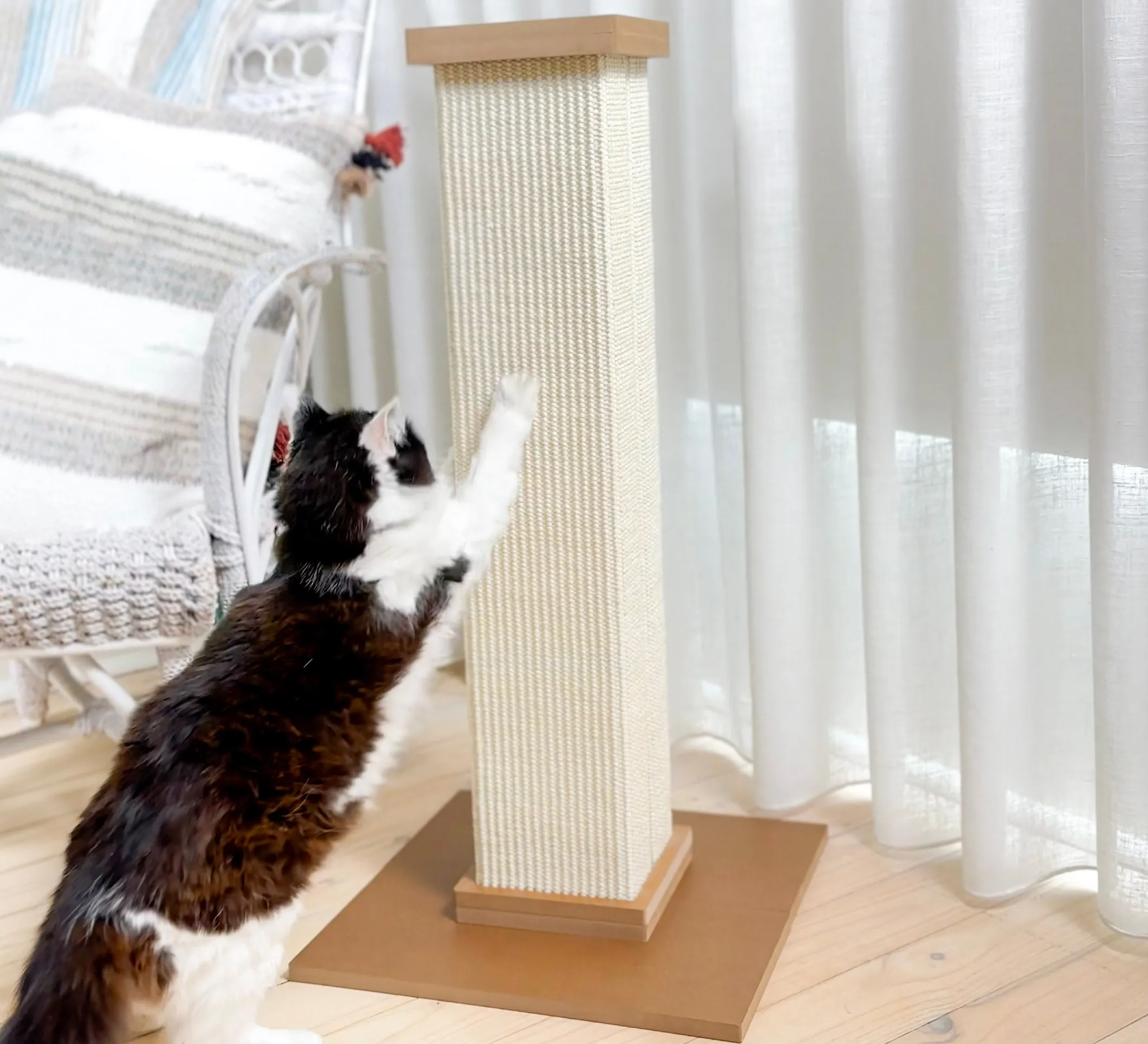 AUSSIE FURBABY Cat Scratching Post - 81cm Scratch Post Cat Tower, Durable Tall Cat Scratcher Post, Perfect for Cat Scratching Needs. Cat Scratching Posts protect furniture. Vertical cat toys for cats