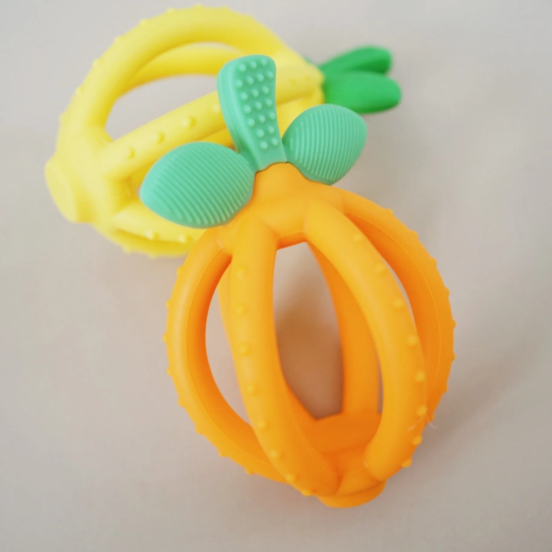 Bitzy Bite Teething Ball Baby Teether