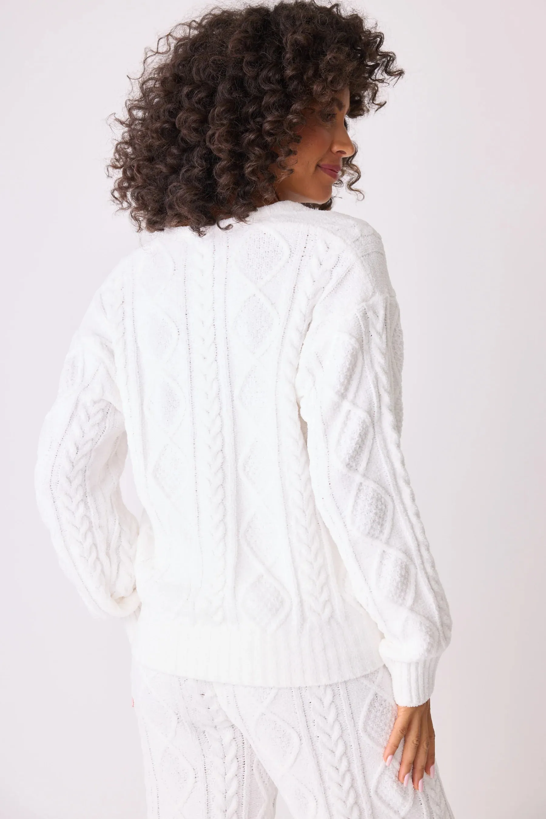 CABLE V NECK SWEATER