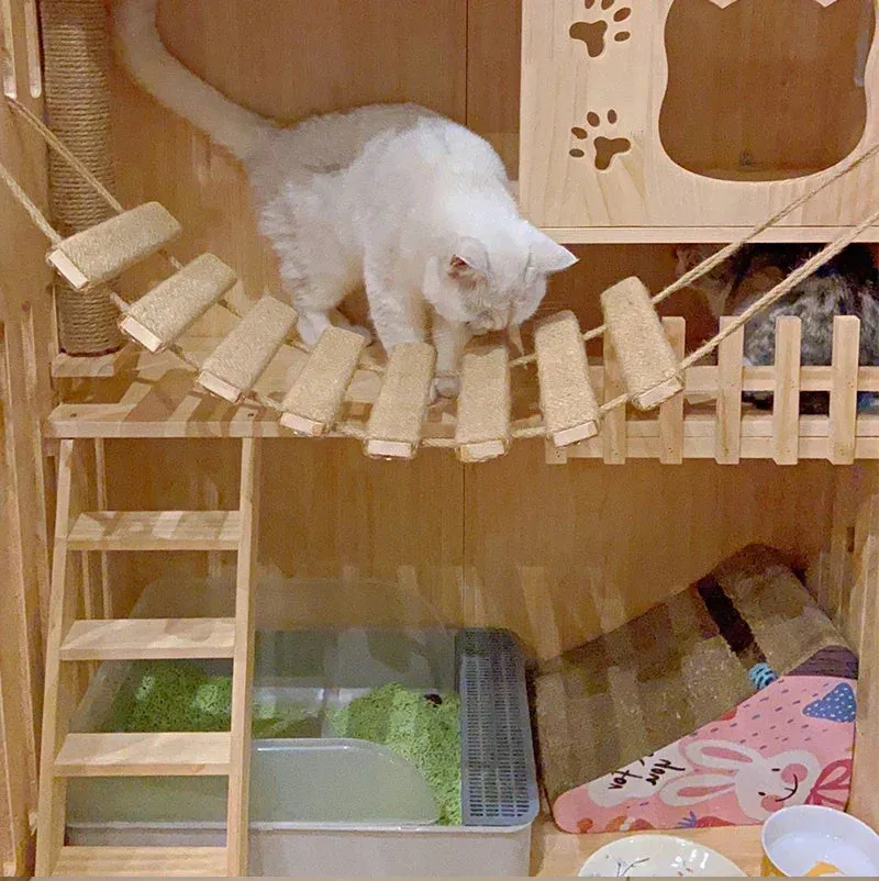 Wall-Mounted Cat Bridge with Sisal Scratching Post